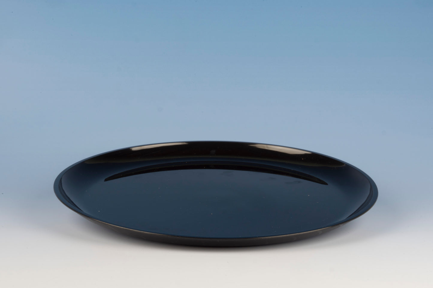 Fineline Plastic Tray Round Black 12"