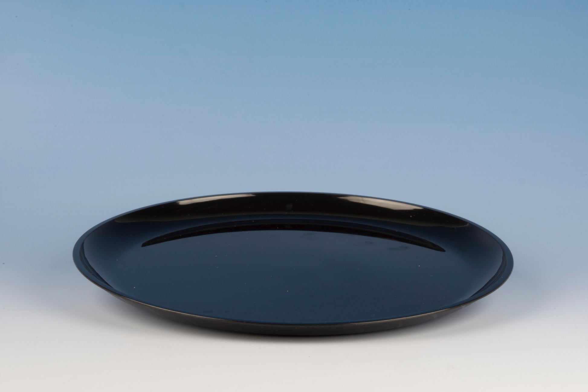 Fineline Plastic Tray Round Black 12"